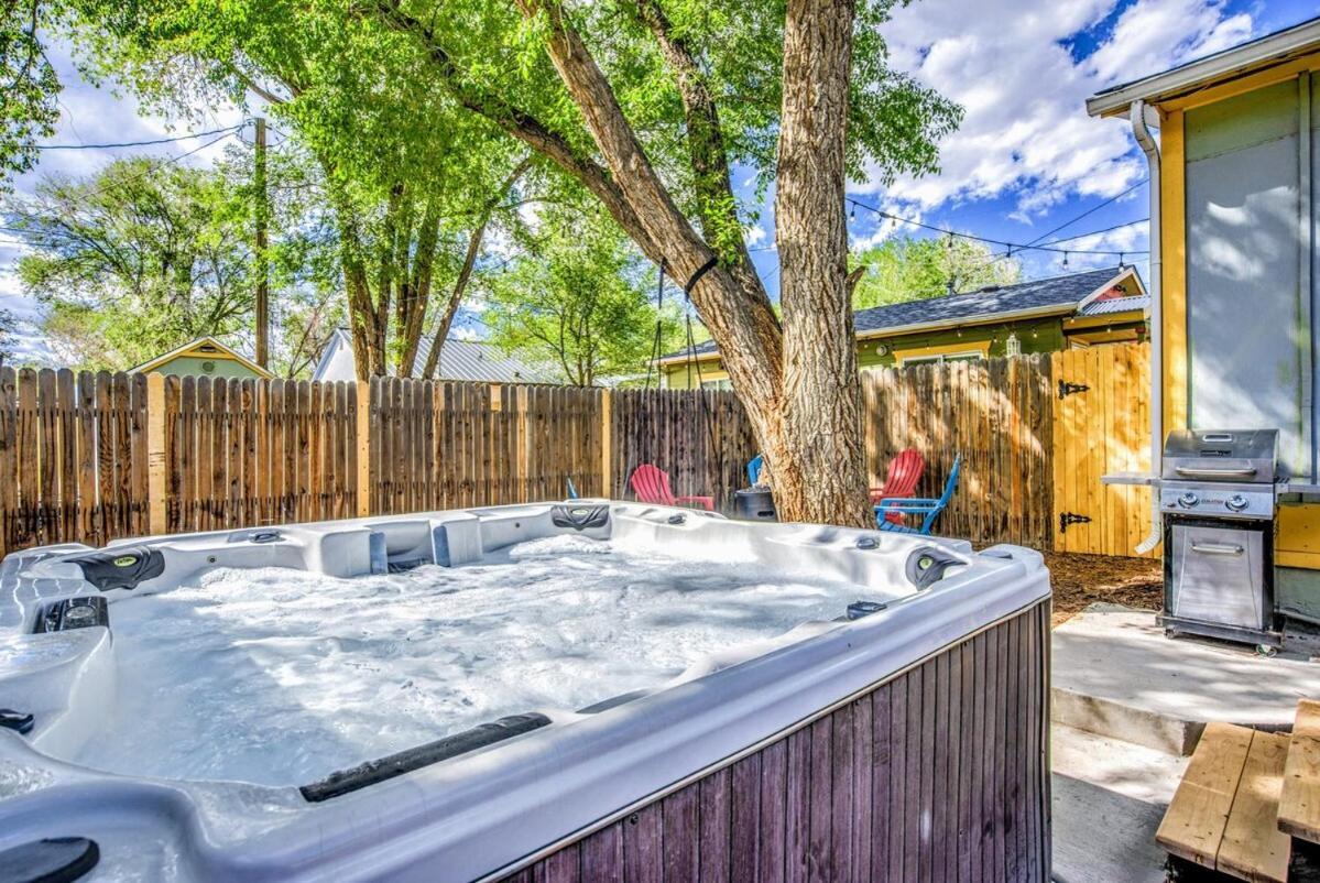 فيلا The Vibrant Victorian Hot Tub & Fire Pit In Occ كولورادو سبرينغس المظهر الخارجي الصورة