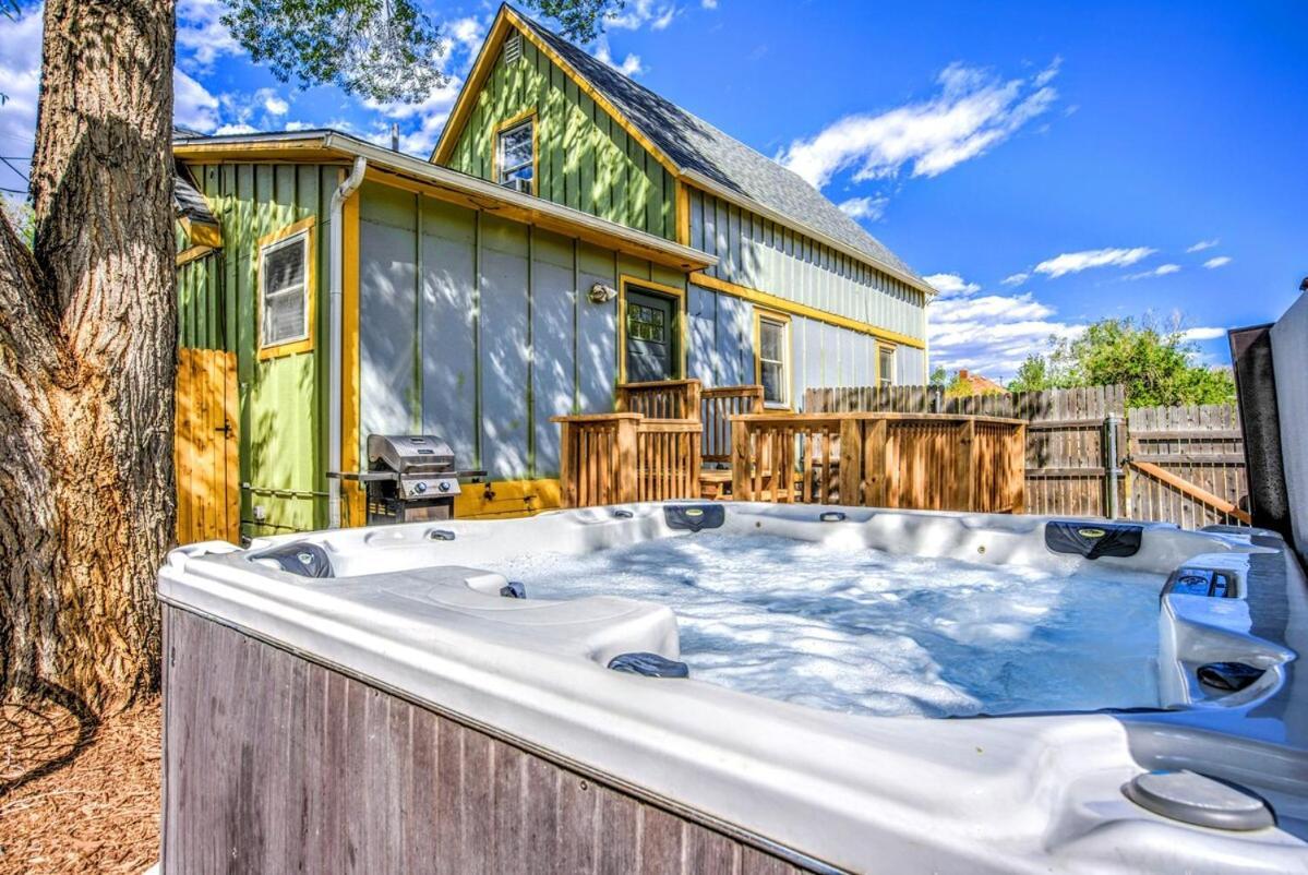 فيلا The Vibrant Victorian Hot Tub & Fire Pit In Occ كولورادو سبرينغس المظهر الخارجي الصورة